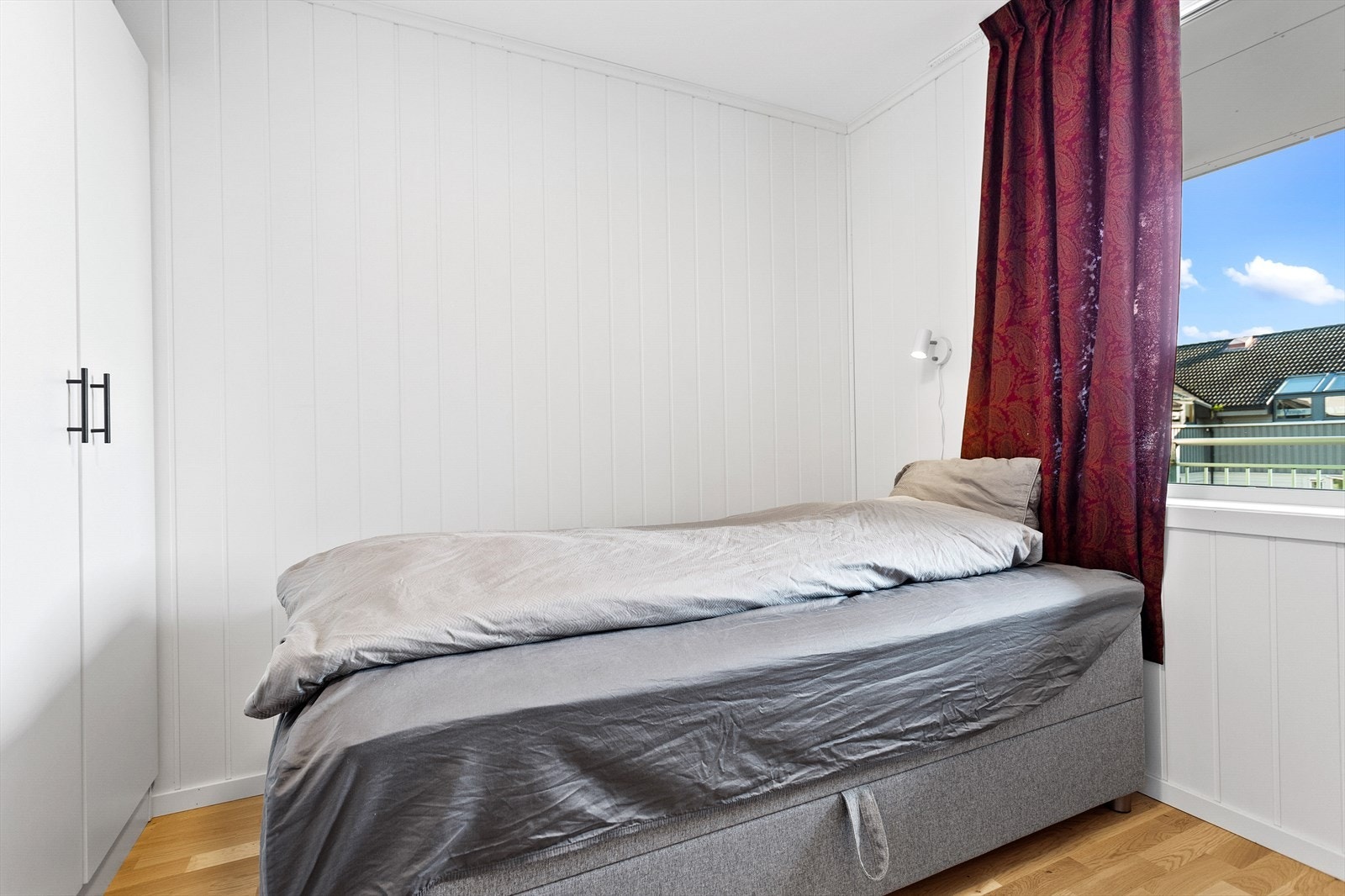 Soverom nr 2 med garderobe Galleribilde