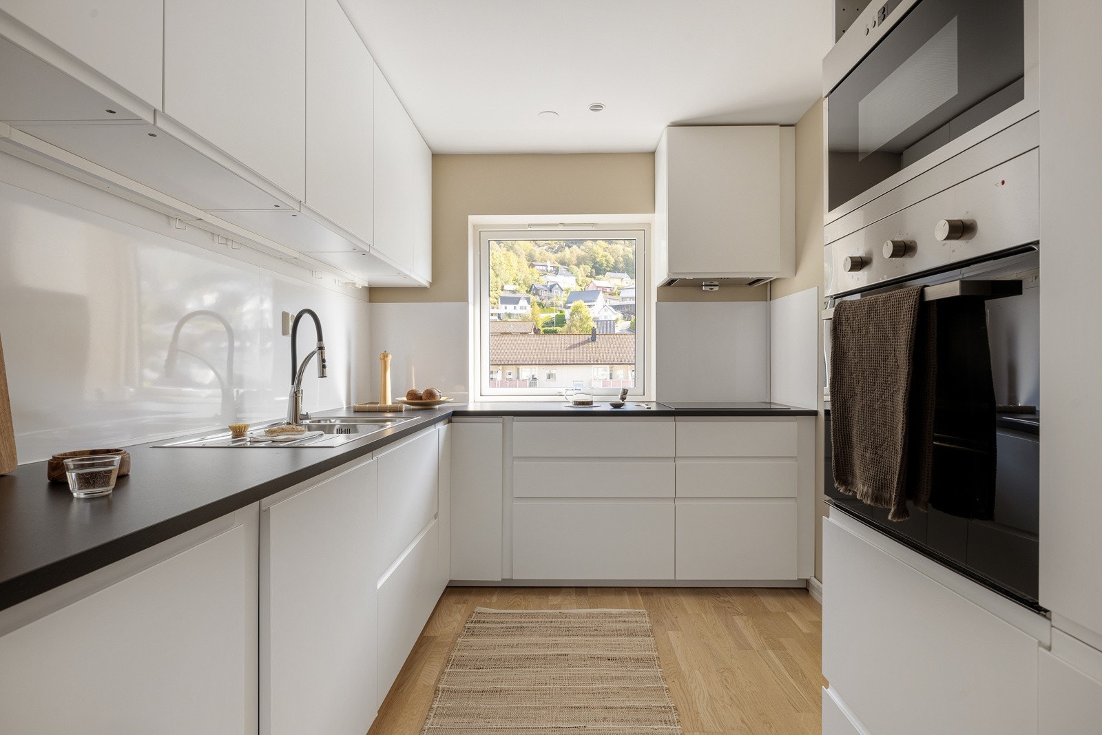 Kjøkkenet er fra 2016 og innredningen er fra IKEA. Galleribilde