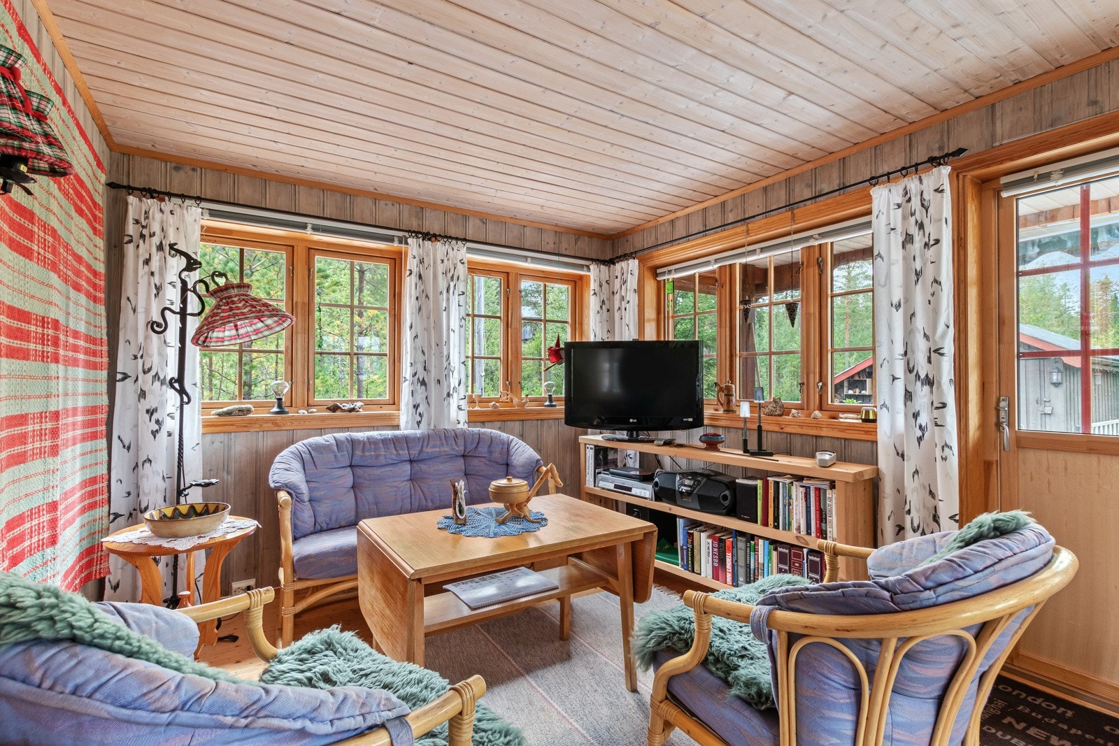 Fra stua er det utgang til stor terrasse, på hele 87 kvm! Galleribilde