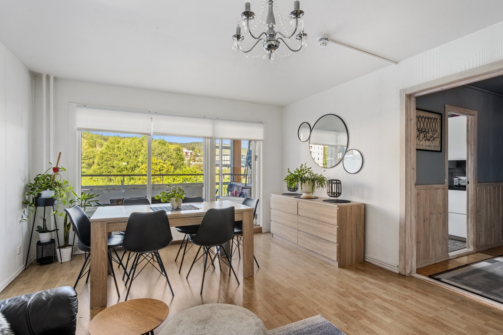 Velkommen til Lauritzs Hervigs vei 37A - Fin og lys 3 roms leilighet i etablert borettslag. Presentert av Dialog Eiendomsmegling. Galleribilde