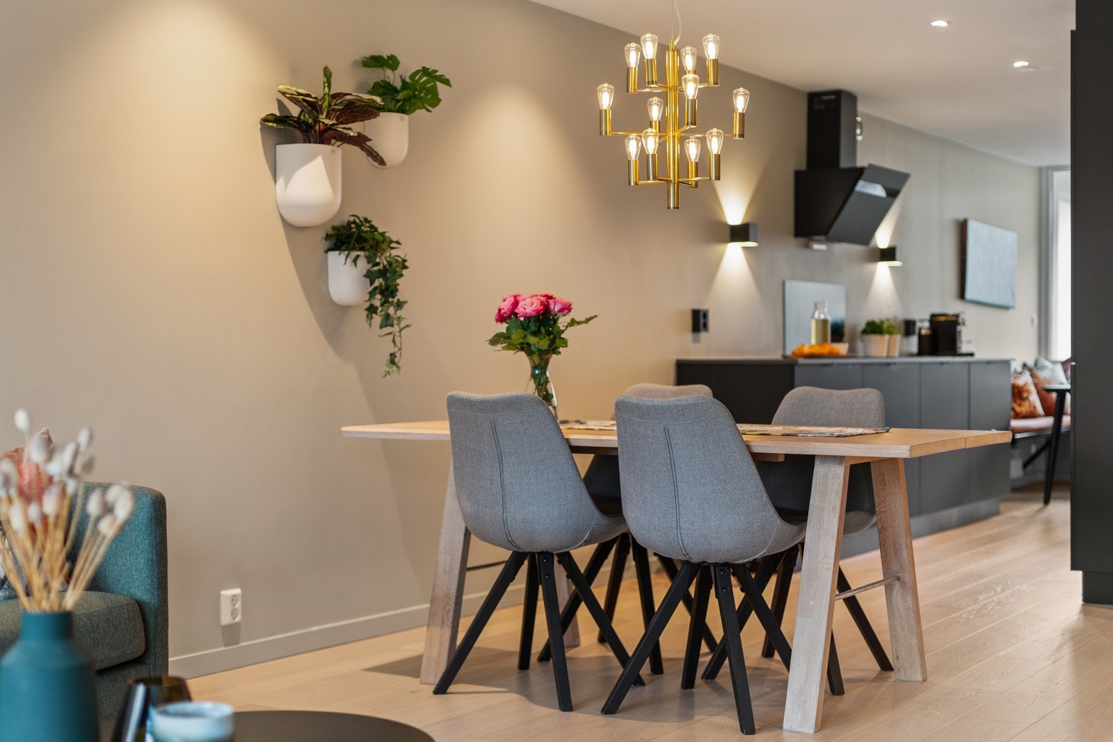 PrivatMegleren Park v/ Christoffer Brekke-Hammersland og Helene Skare har gleden av å presentere Landingsveien 124! Galleribilde