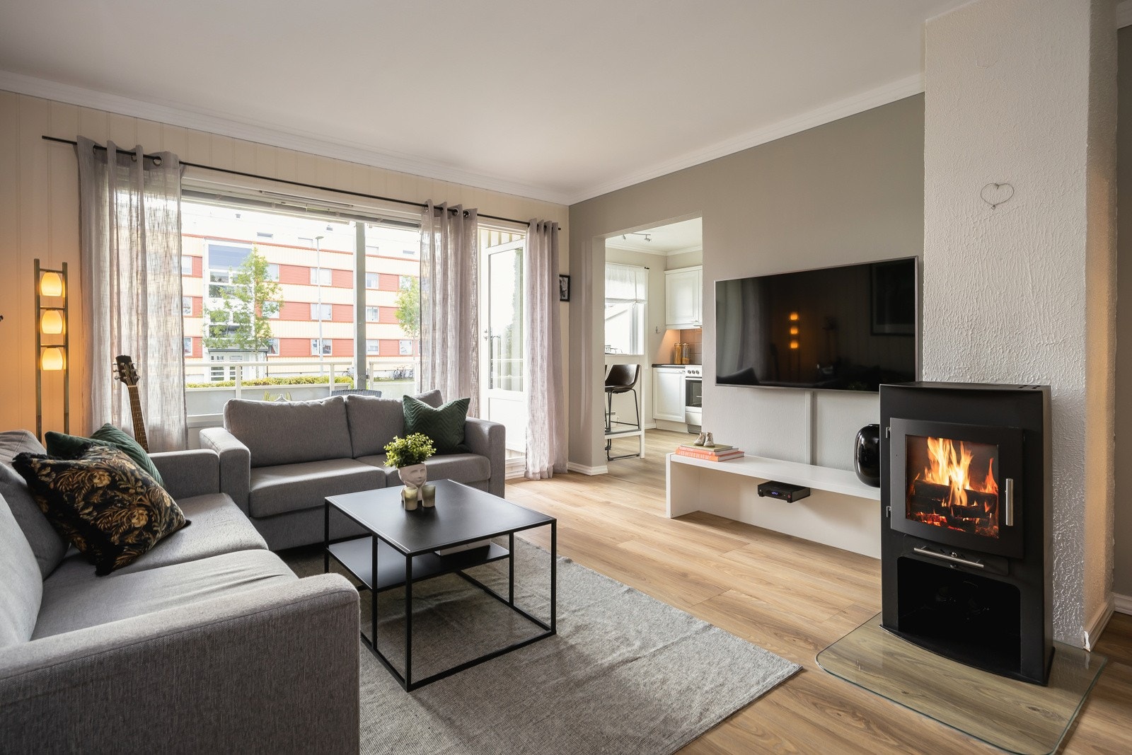 Velkommen til en flott 4-roms leilighet med god beliggenhet på Hallset/Byåsen. Galleribilde