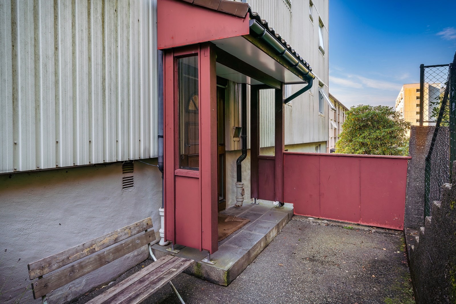 - Leiligheten disponerer to boder i kjelleren på hhv. 1,7m² og 2,4m² - ekstra lagringsplass er gull verdt! Borettslaget har også felles vaskekjeller med industrimaskiner - Galleribilde