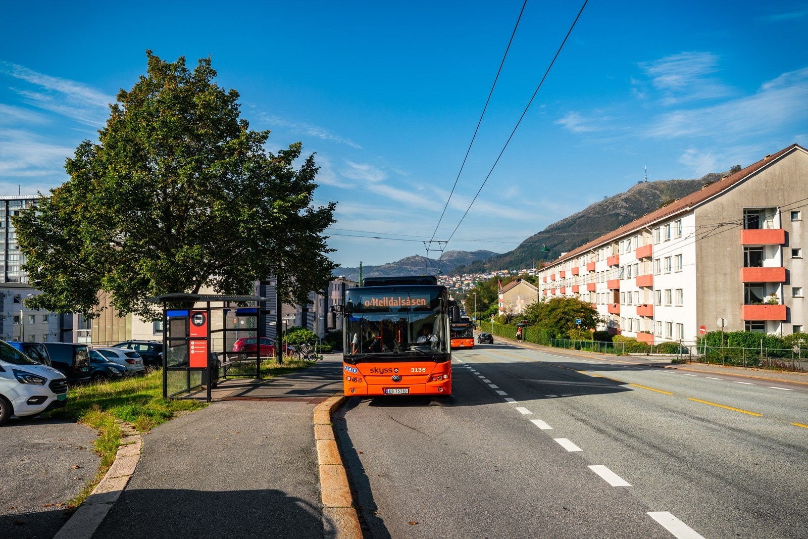 - Busstoppet "Bolstad" ligger like utenfor blokken, og linje 6 og 20 går her - Galleribilde