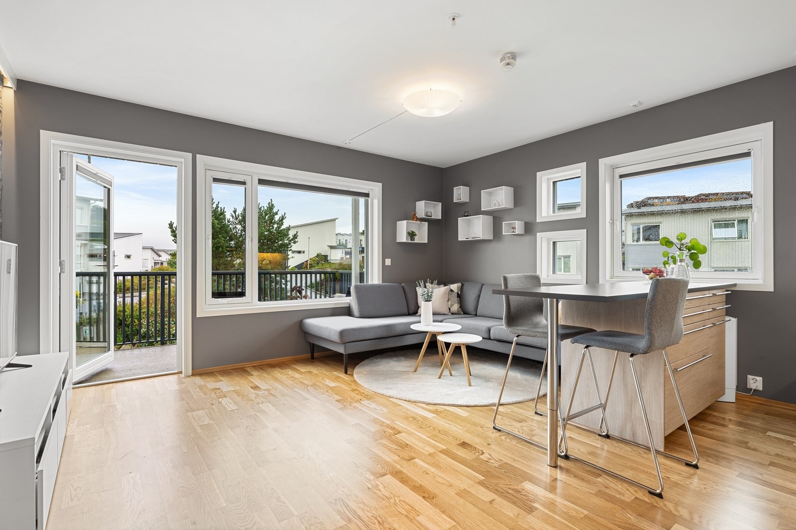 God plass til sofa Galleribilde