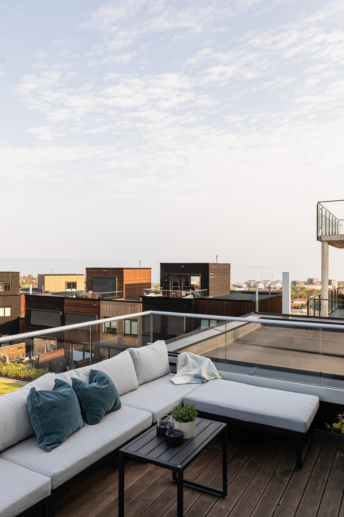 Her kan man nyte en fantastisk utsikt med flotte solforhold. Galleribilde