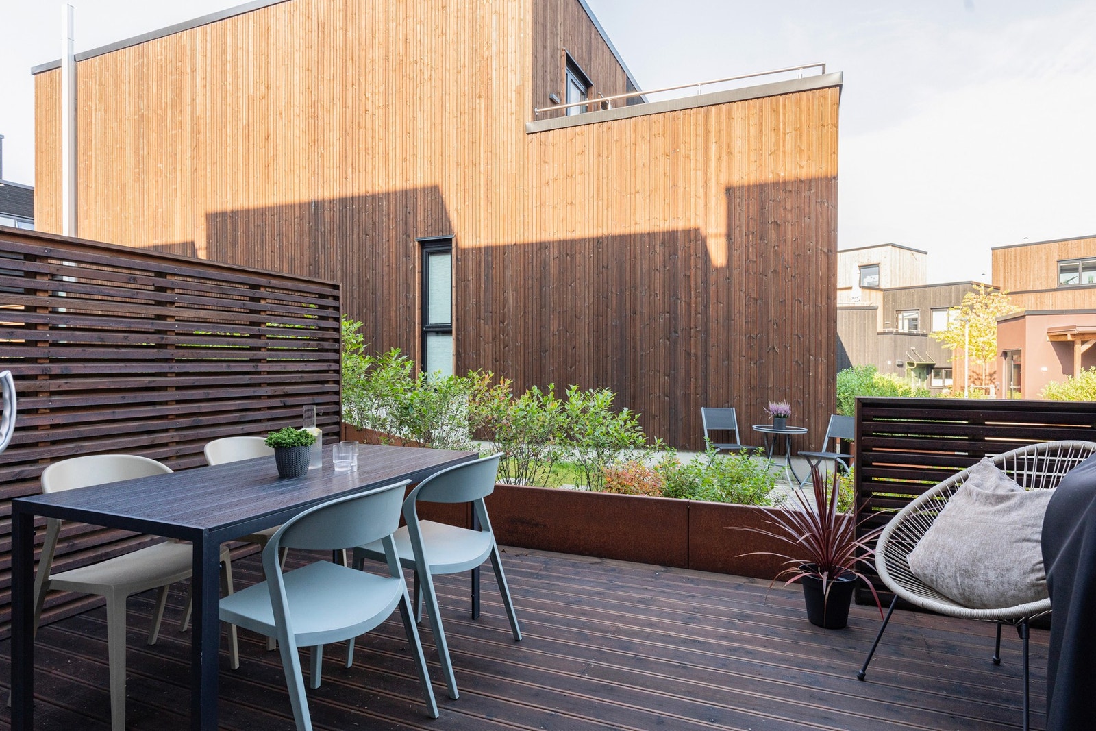 Her har man god plass til ønsket utemøblement. Galleribilde