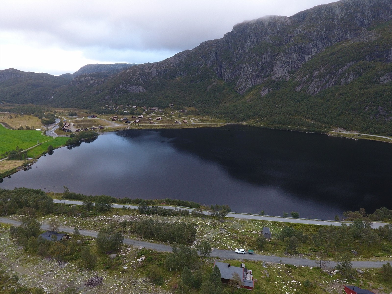 Stavtjørn og mot Eikemyrene og Stølslia Galleribilde