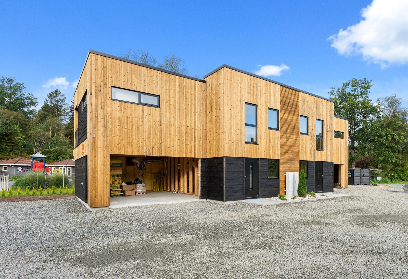 Dobbel garasje i 1.etasje. Galleribilde