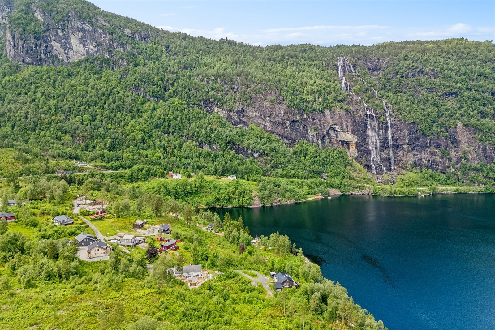 Området er perfekt til både sommer- og vinterhyttte. Galleribilde