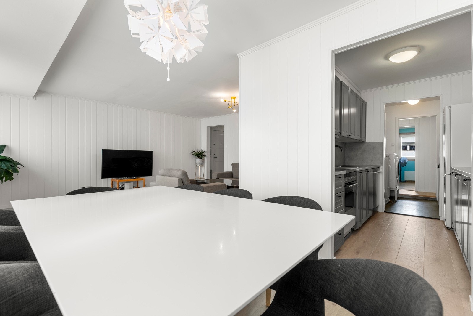 Romslig 5-roms leilighet i barnevennlige omgivelser. Galleribilde