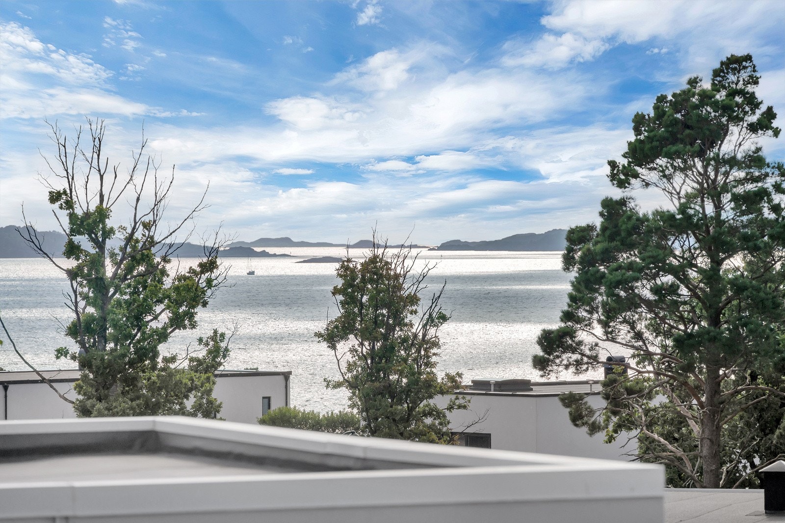 Boligen har herlig utsiktforhold - her fra takterrasse mot Flekkerøya og Vestergabet. Galleribilde