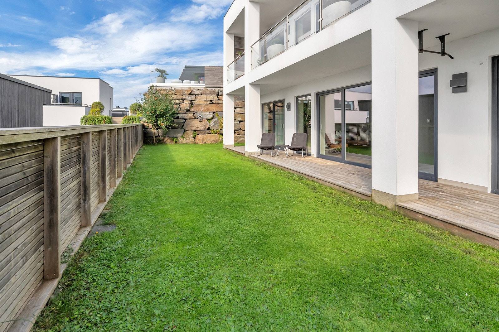 Vestvendt hage. Galleribilde