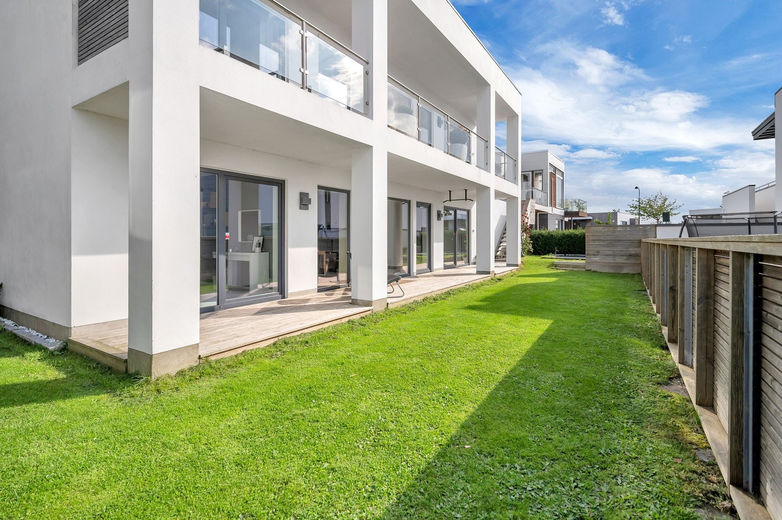 Vestvendt hage. Galleribilde