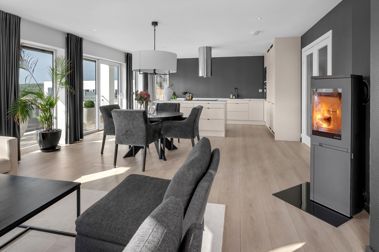 Lekker stue med peisovn. Galleribilde