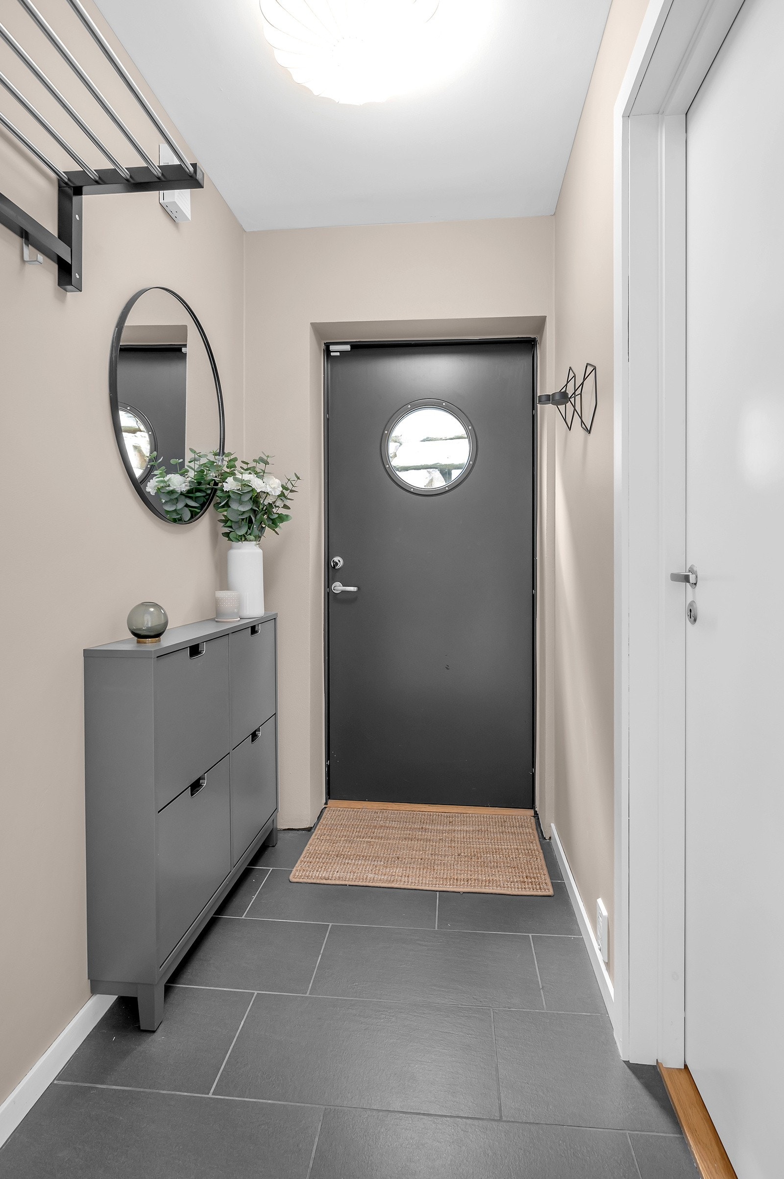 Inngang u.etg. Galleribilde