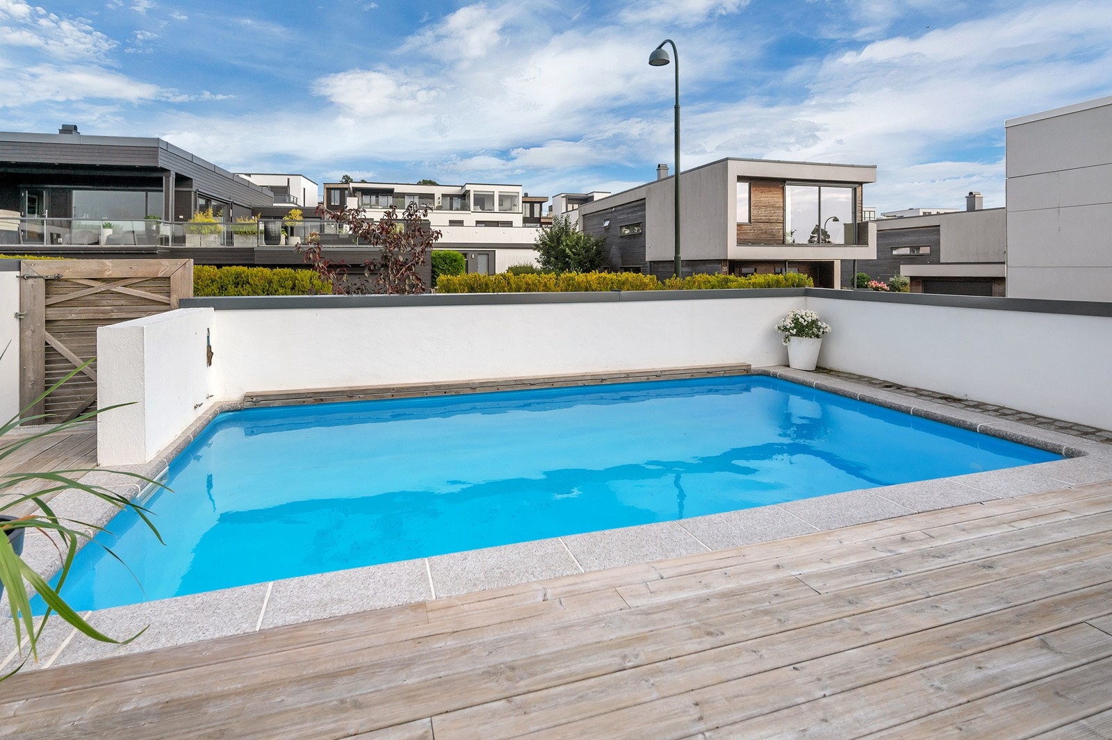 Nedfelt basseng. Galleribilde