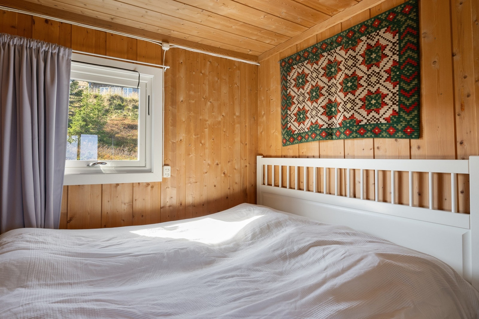 Soverommet og sovealkoven kan gi plass til opp mot 4-5 sengeplasser, avhengig av hvordan man ønsker å møblere. Galleribilde