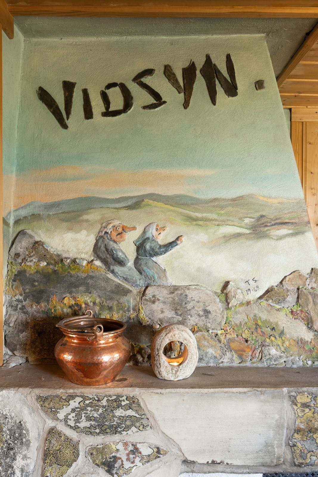 Maleri på peis. Galleribilde