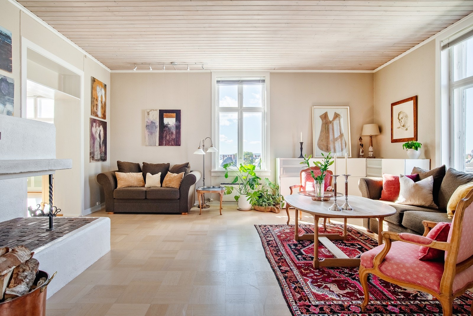 Stor hjørnestue med peis og fantastiske lys- og utsiktsforhold Galleribilde