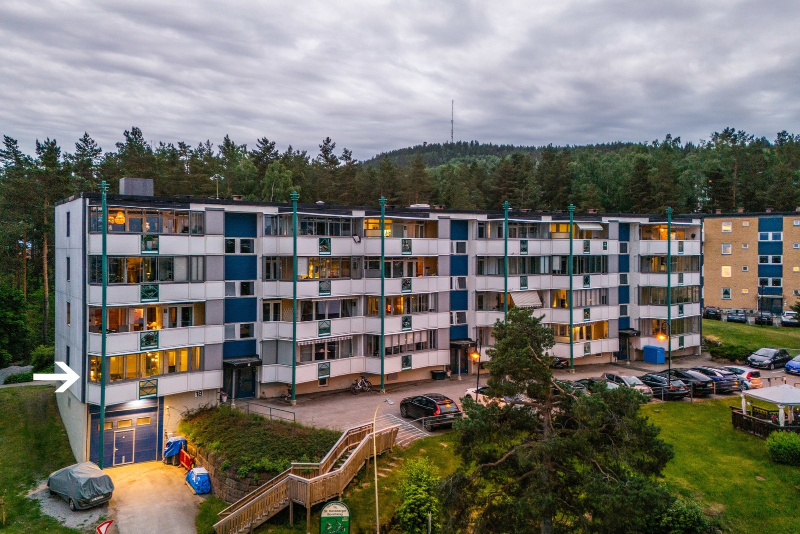 Flott interbeliggenhet i høy 1. etasje på hjørne Galleribilde