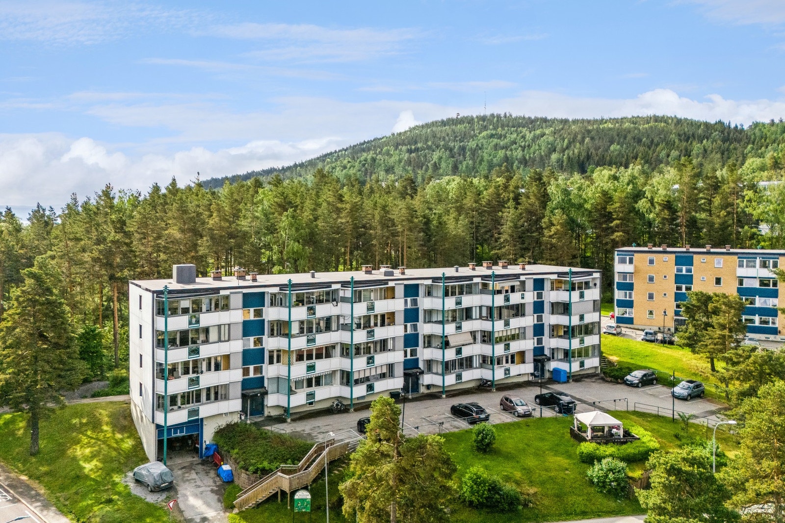 Eiendommen ligger i et etablert boligområde på St.Hansberget med umiddelbar nærhet til barnehage, skole og bussforbindelse til sentrum Galleribilde