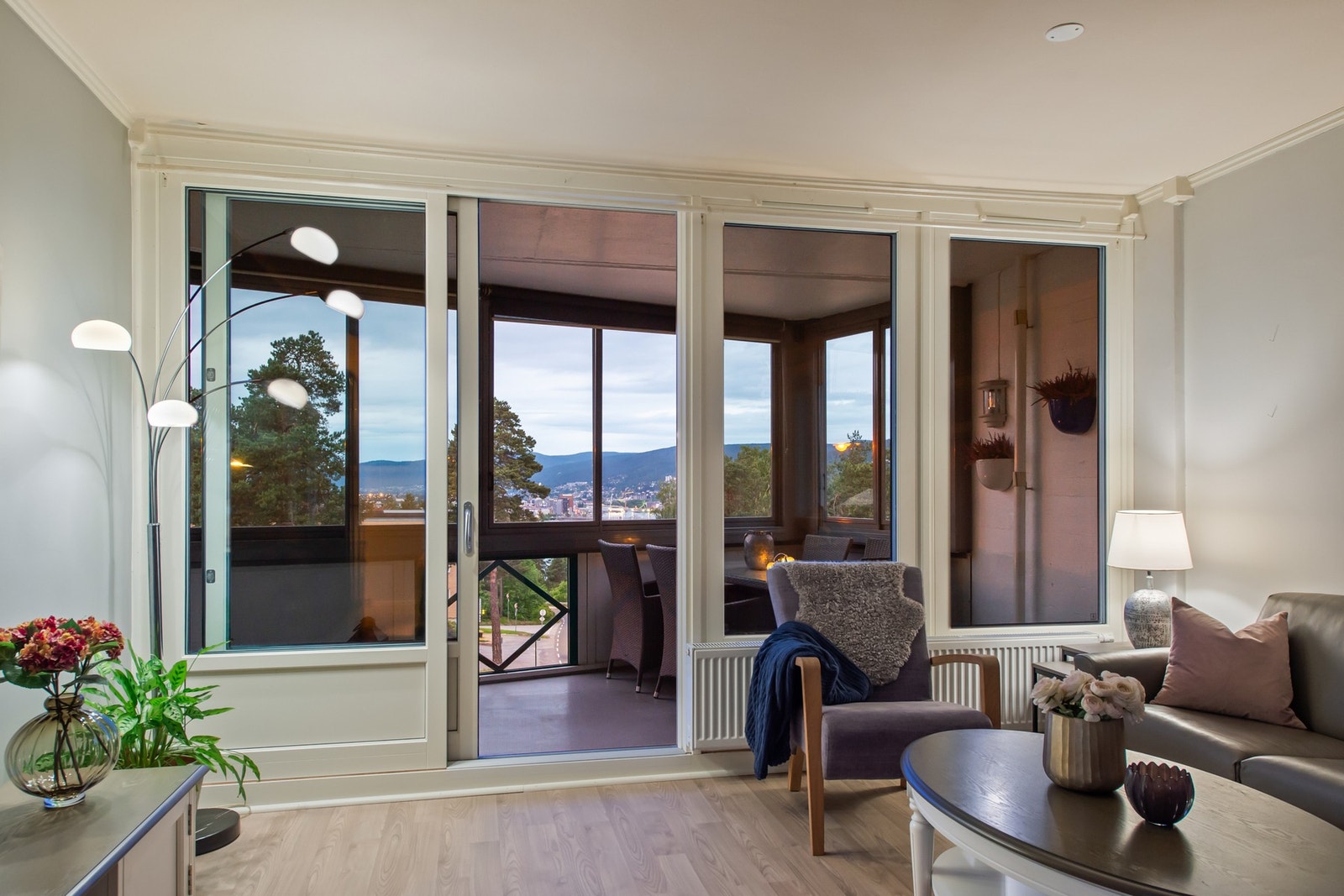 Kveldsstemning på balkongen Galleribilde