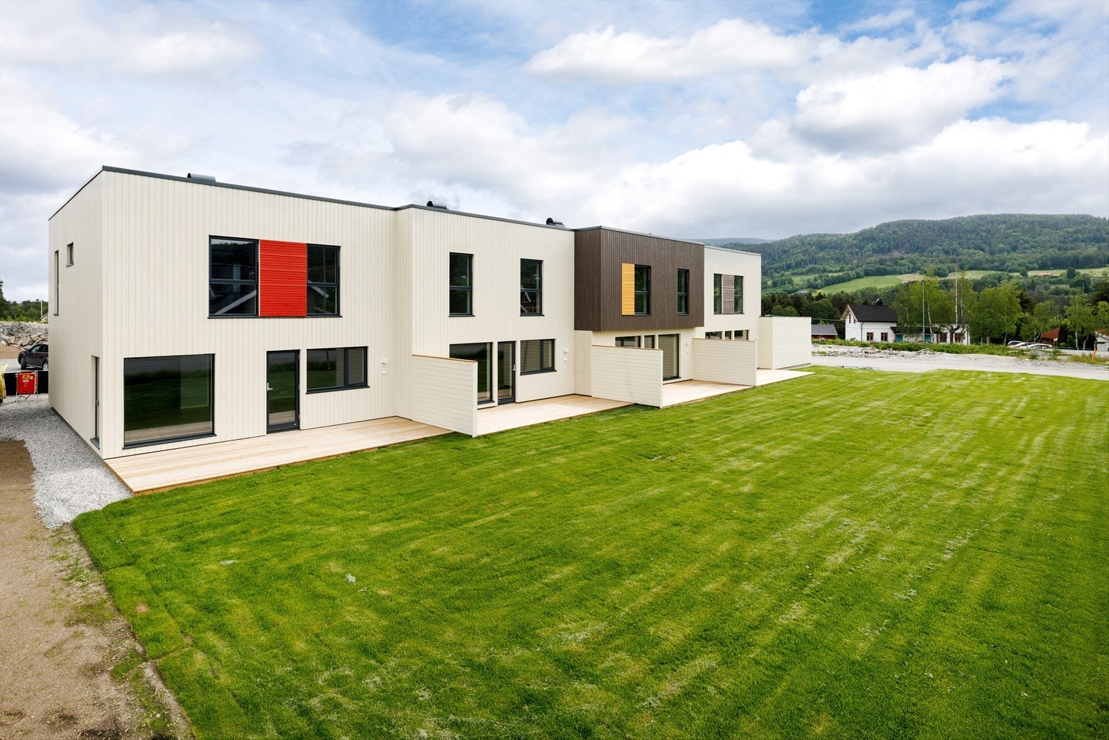 4 nyoppførte boliger i rekke som er klare for innflytning Galleribilde