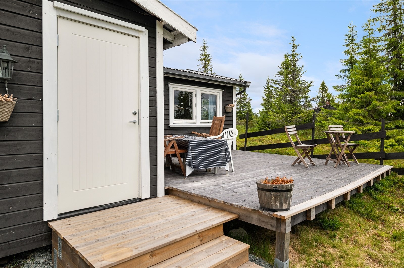 Alle vinduene i hytta og ytterdøren ble byttet i 2007. Galleribilde