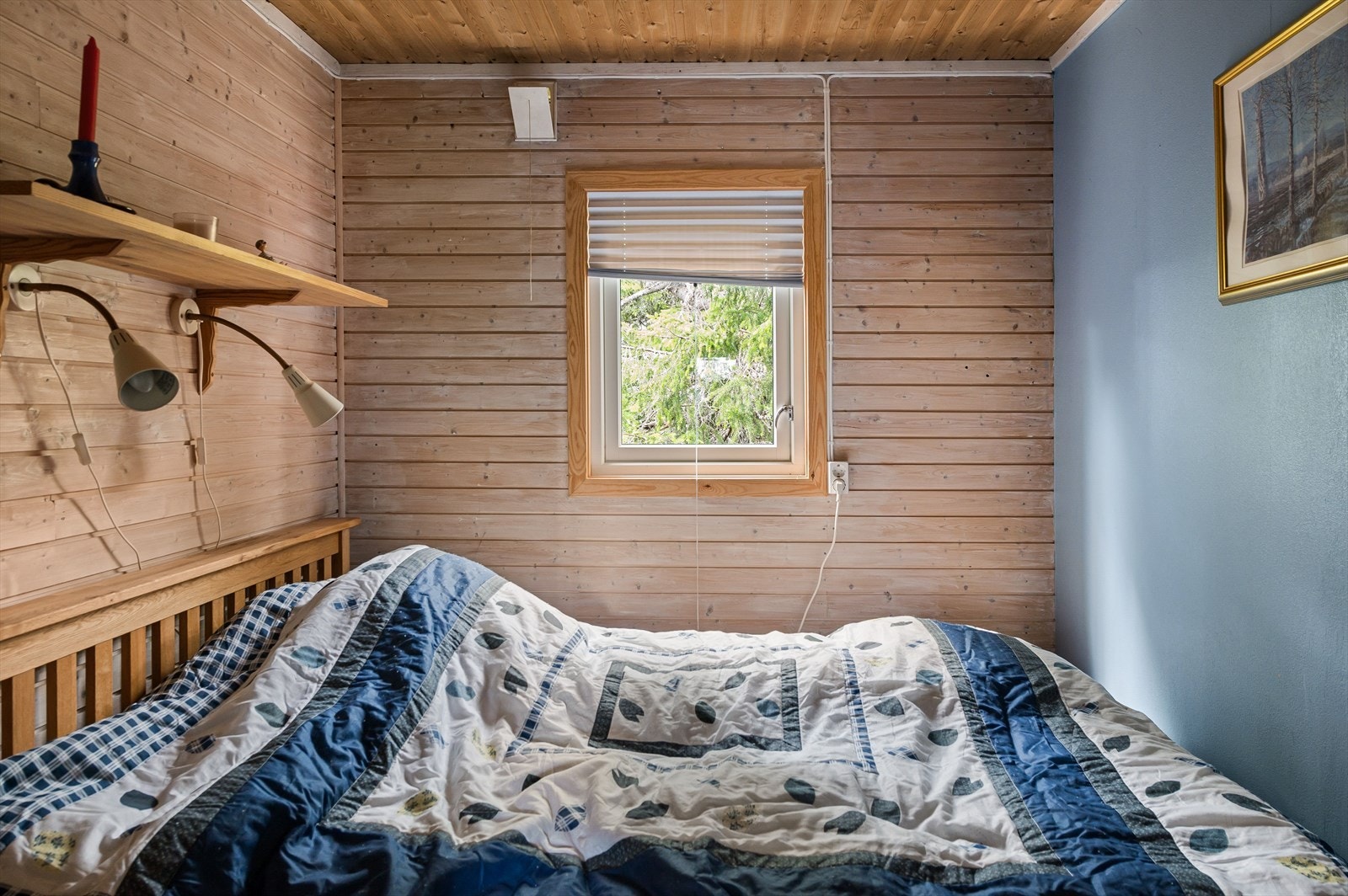 Soverom 1 er i dag innredet med en dobbeltseng. Galleribilde