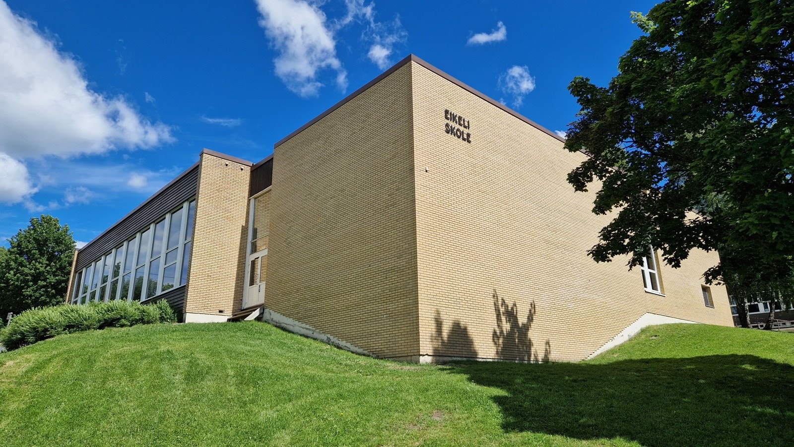 Eikeli skole Galleribilde