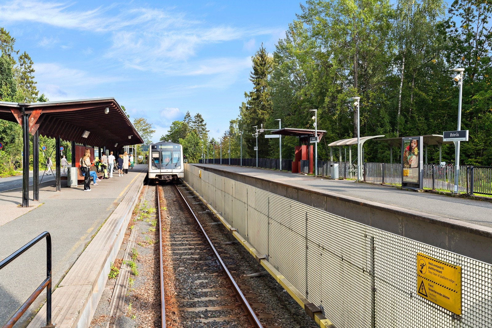 Østerås T-bane stasjon, 2-3 minuttes gange fra eiendommen Galleribilde
