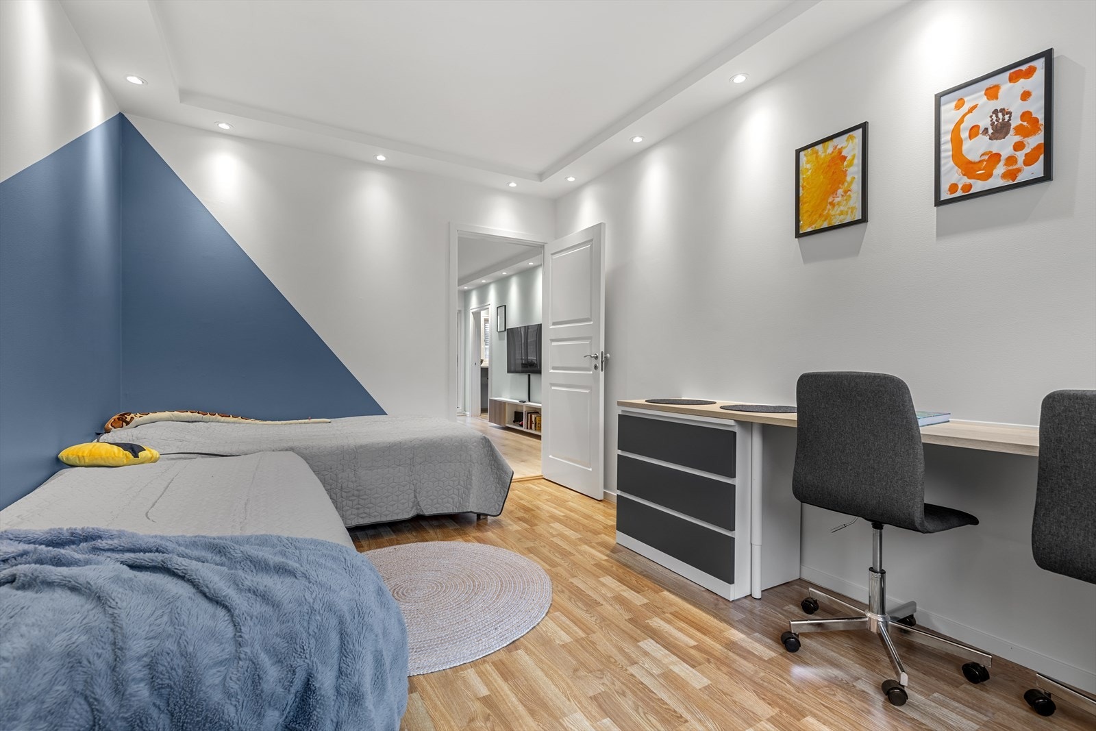 I likhet med hovedsoverommet er det god plass til garderobeskap. Galleribilde