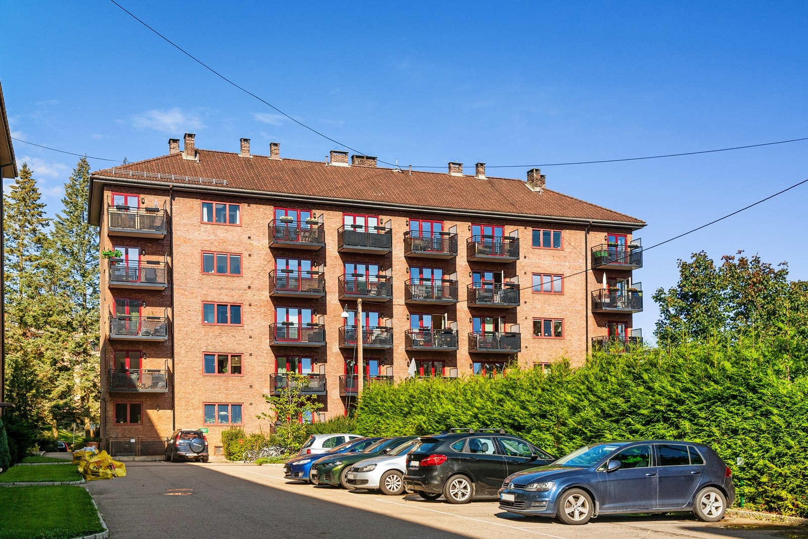Dette er det ideelle valget for førstegangskjøpere, med arealeffektiv planløsning, nærhet til flere studiesteder og kollektivknutepunkt som gir enkel tilgang til hele byen. Galleribilde