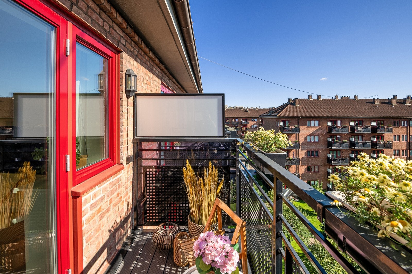 Her er det eksempelvis plass til grill og en liten sittegruppe, hvor deilige sommerdager kan nytes. Galleribilde