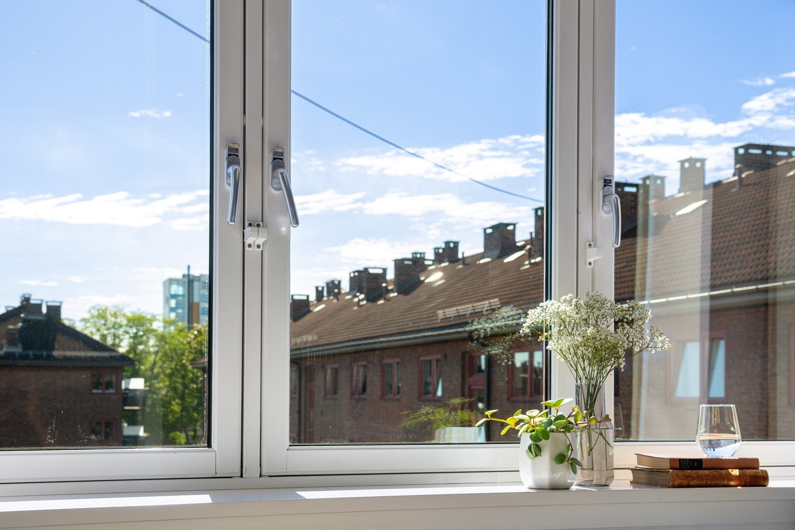 Soverommet vender inn mot et stille og rolig, indre gårdsrom. Galleribilde