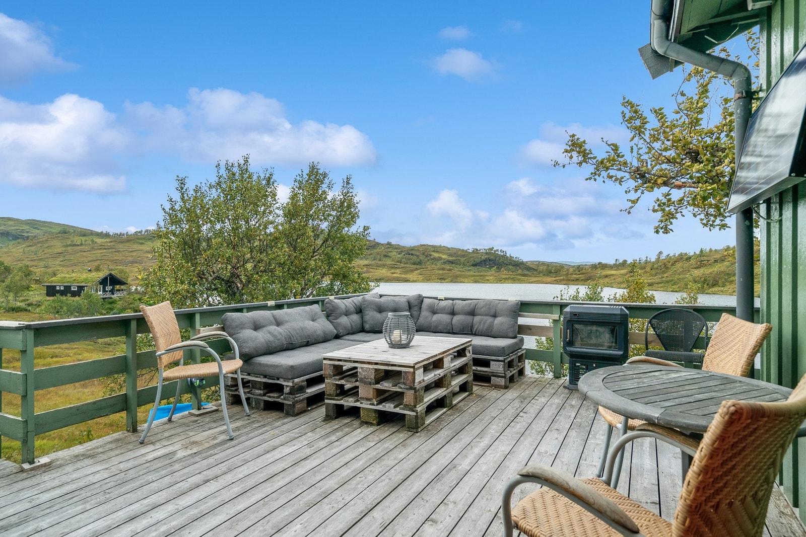 Nyt det beste naturen har å tilby på denne flotte terrassen! Galleribilde