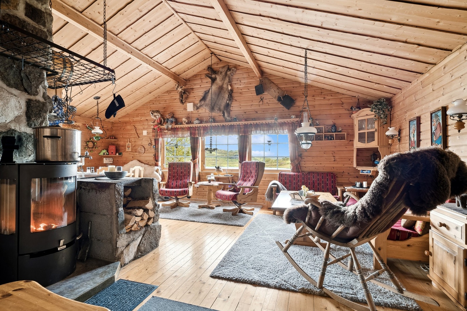 Denne sjarmerende stuen kombinerer sjarm og komfort Galleribilde