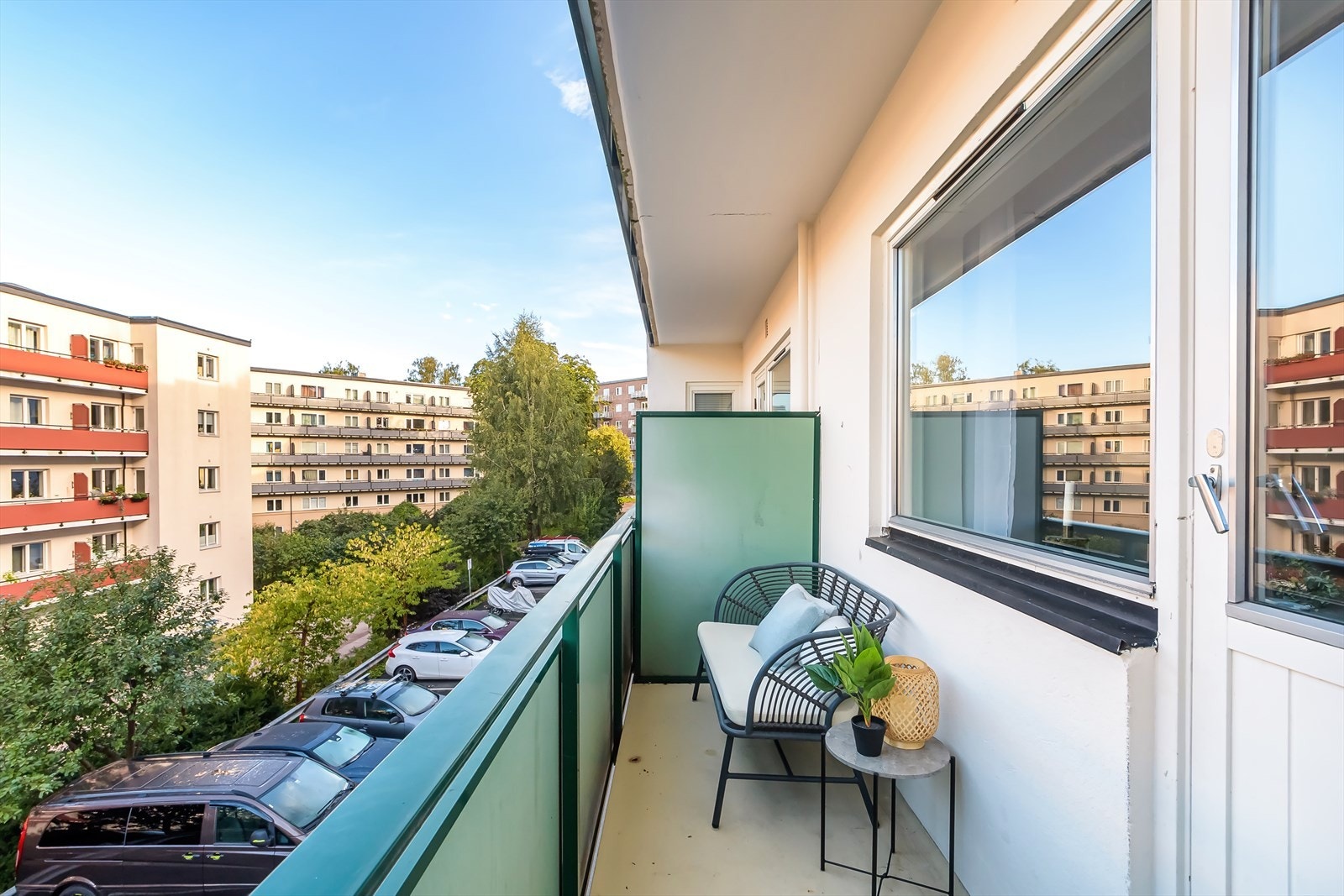 Fra stuen er det utgang til en herlig balkong på 4 kvm Galleribilde