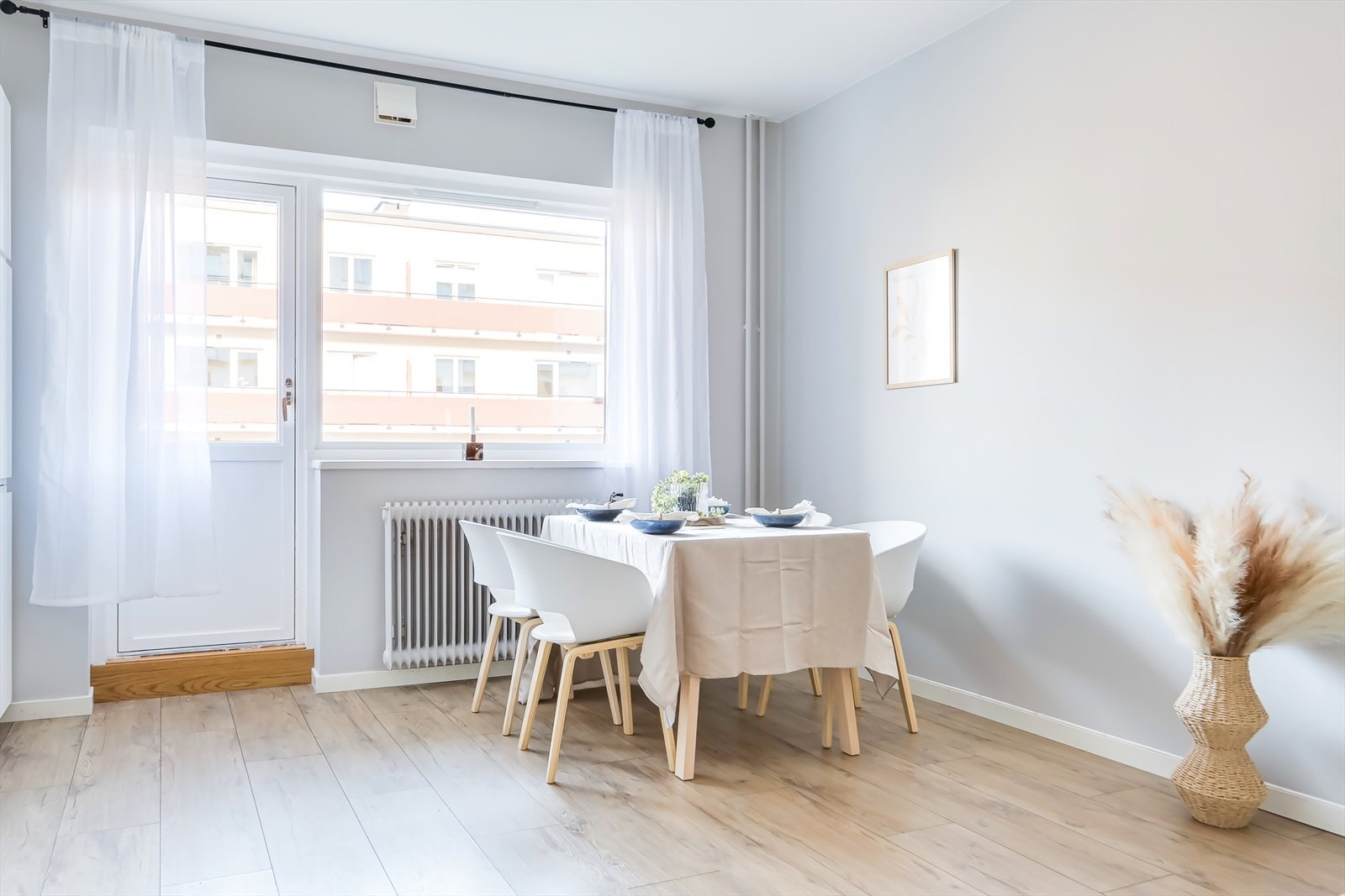 God plass til stort spisebord - her kan du samle gode venner og familie! Galleribilde