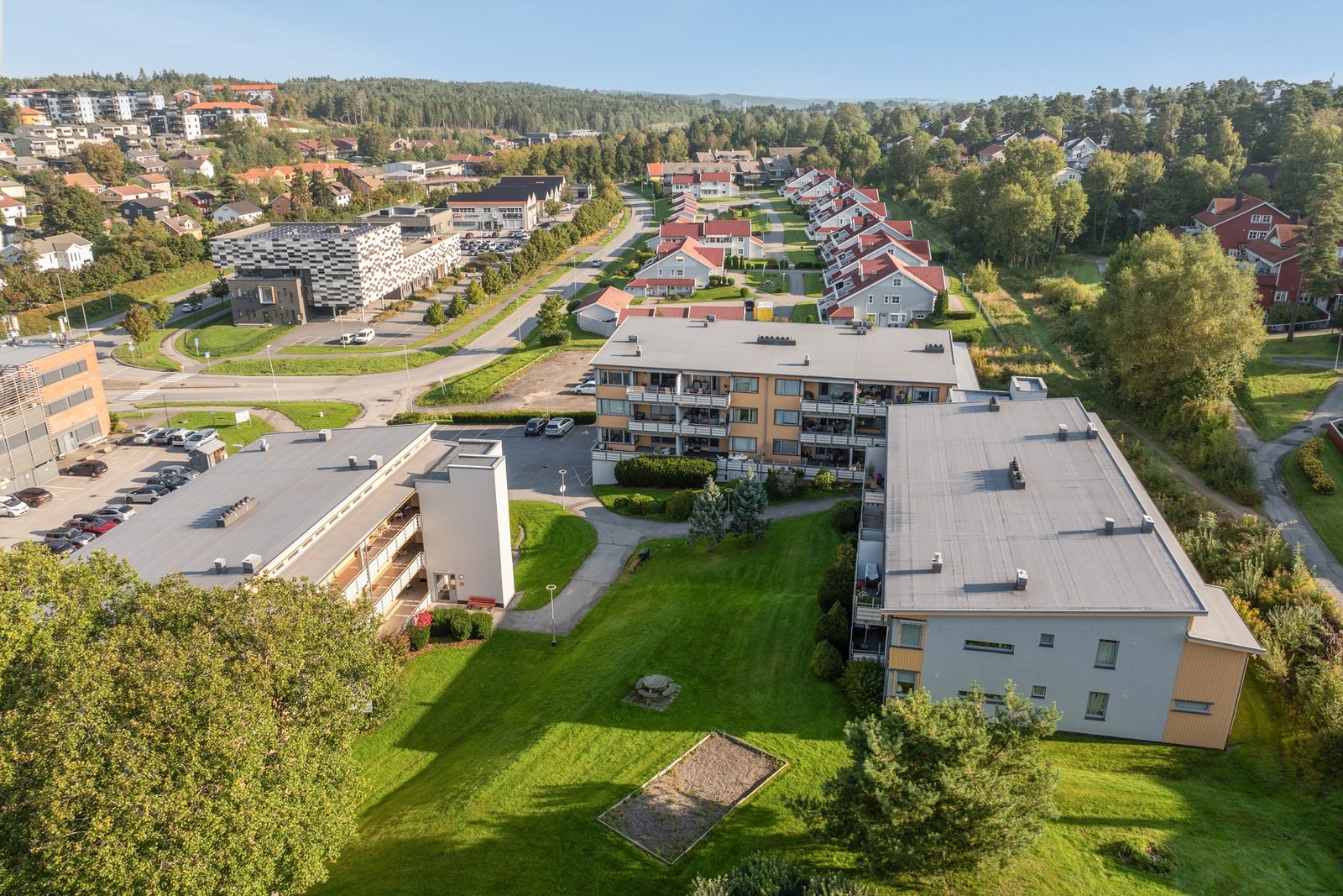 Her bor du i et rolig og etablert sameie med nærhet til marka, sentrum og butikker. Galleribilde
