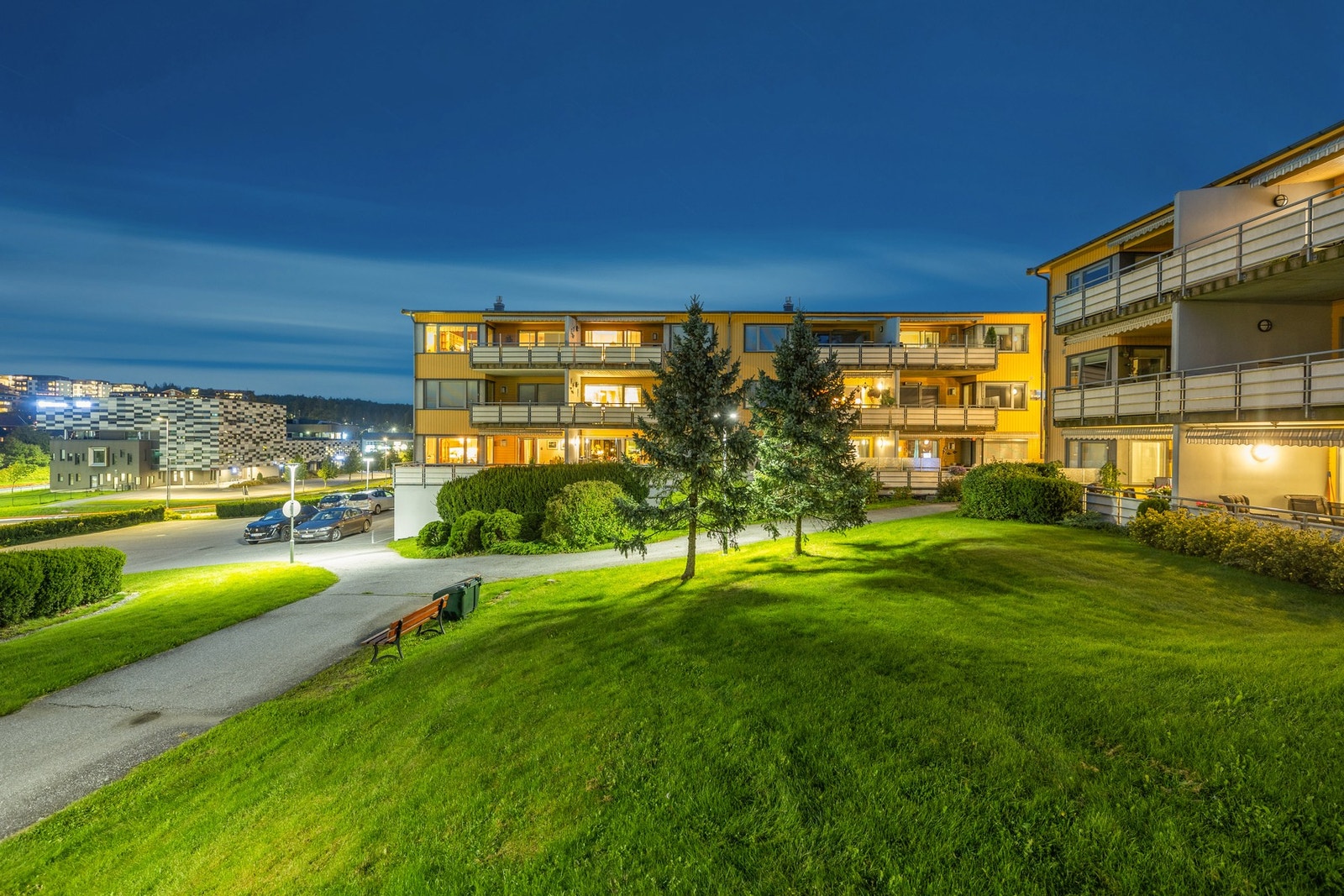 Dette er en romslig selveierleilighet i en høy 1. etasje på Wilbergjordet, sentralt i Fredrikstad. Galleribilde