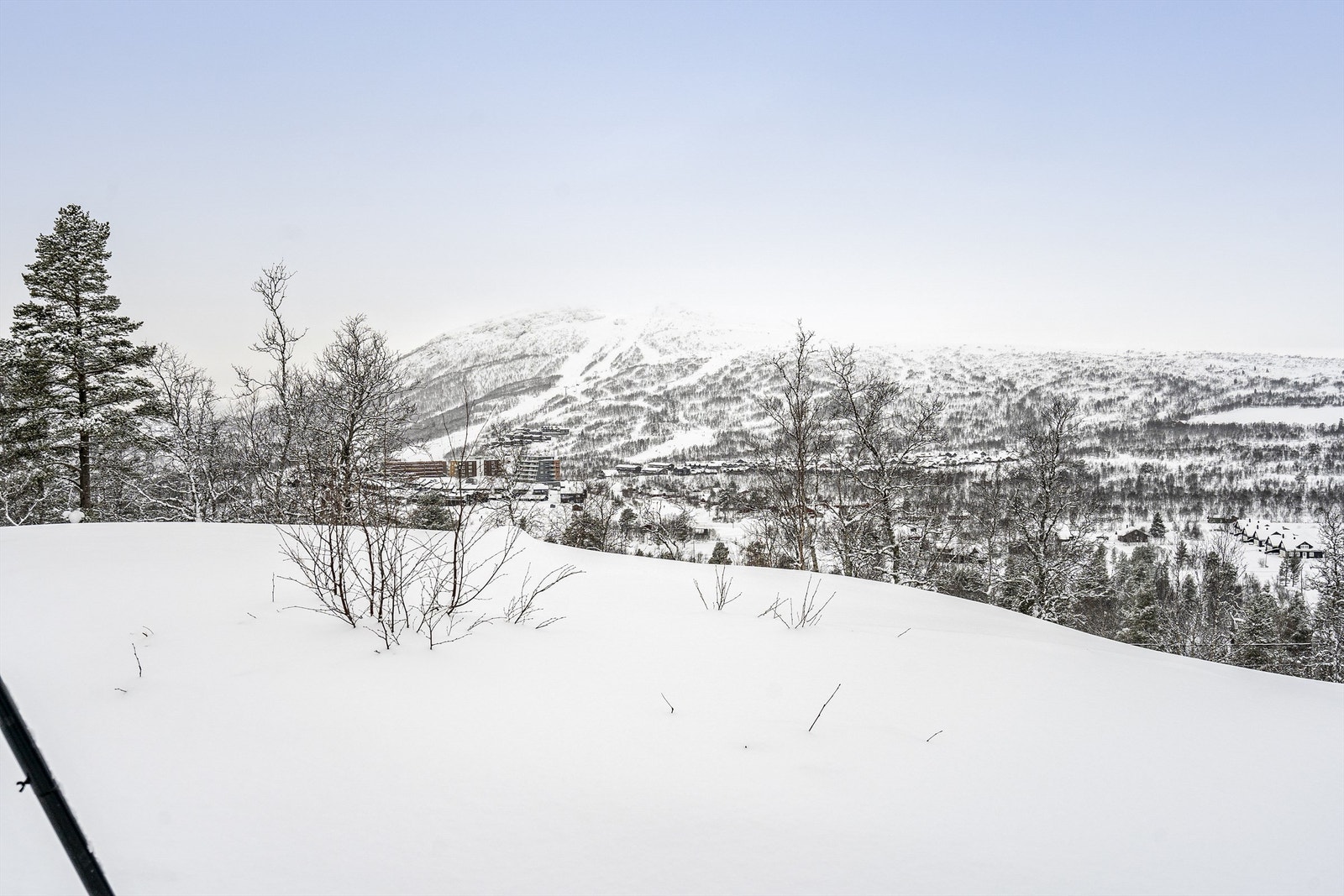 Hartevasslii 24. Utsikt mot skisenteret og Vidmyr. Galleribilde