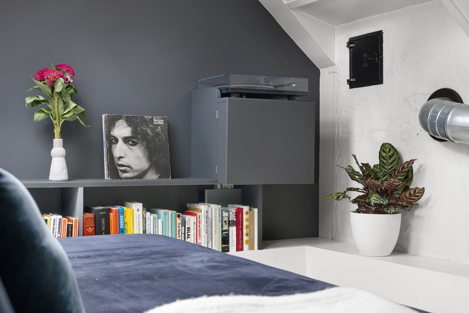 Spesialtilpasset TV-benk Galleribilde