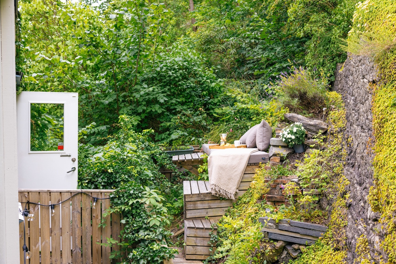 Meget hyggelige og idylliske utearealer Galleribilde