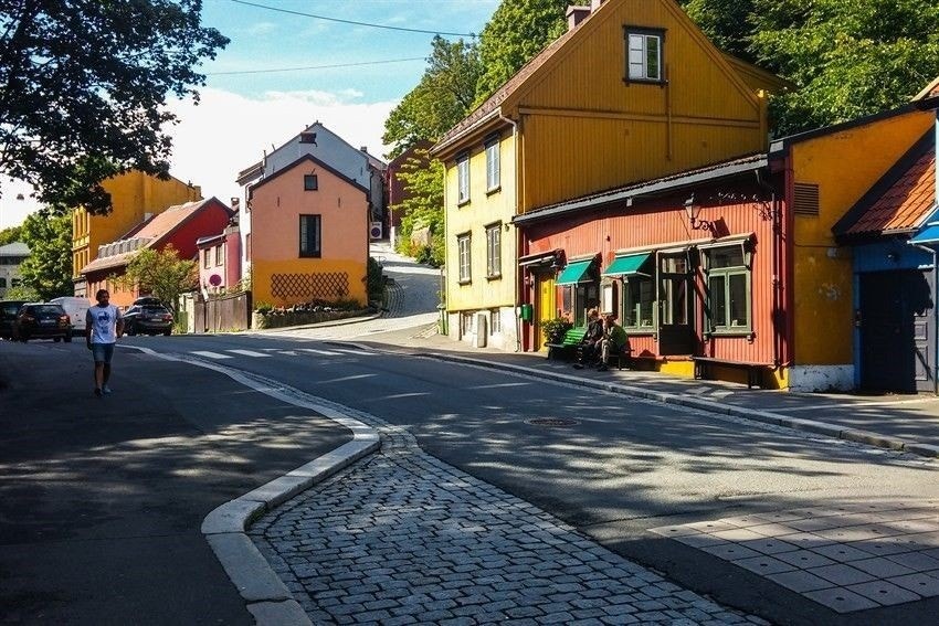 Hyggelig nærområde med klassisk trehusbebyggelse i Fredensborgveien og Damstredet Galleribilde