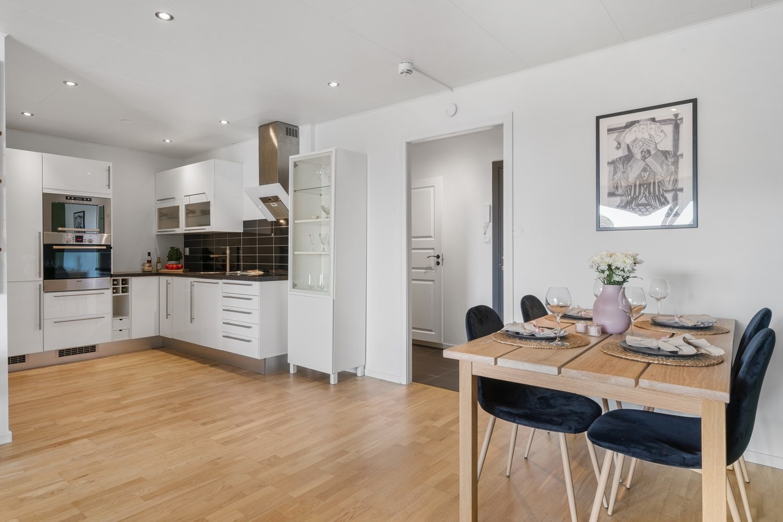 - Leiligheten disponerer i tillegg en bod i kjelleren - Galleribilde