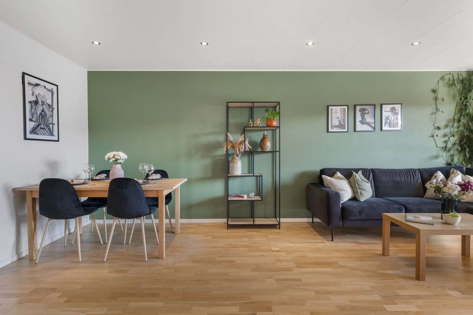 - Stue/kjøkken har en størrelse på 30,4 m² - Galleribilde