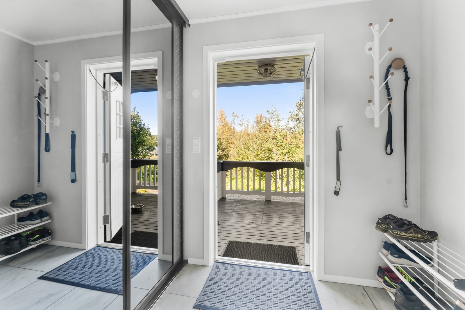Vel inne blir du møtt av en lys og flott entré. Galleribilde