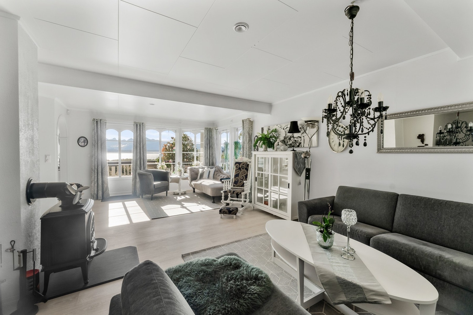 Dette, kombinert med de lyse overflatene sørger for en luftig atmosfære. Galleribilde